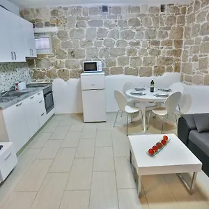 Karmen's Two , Split Croacia